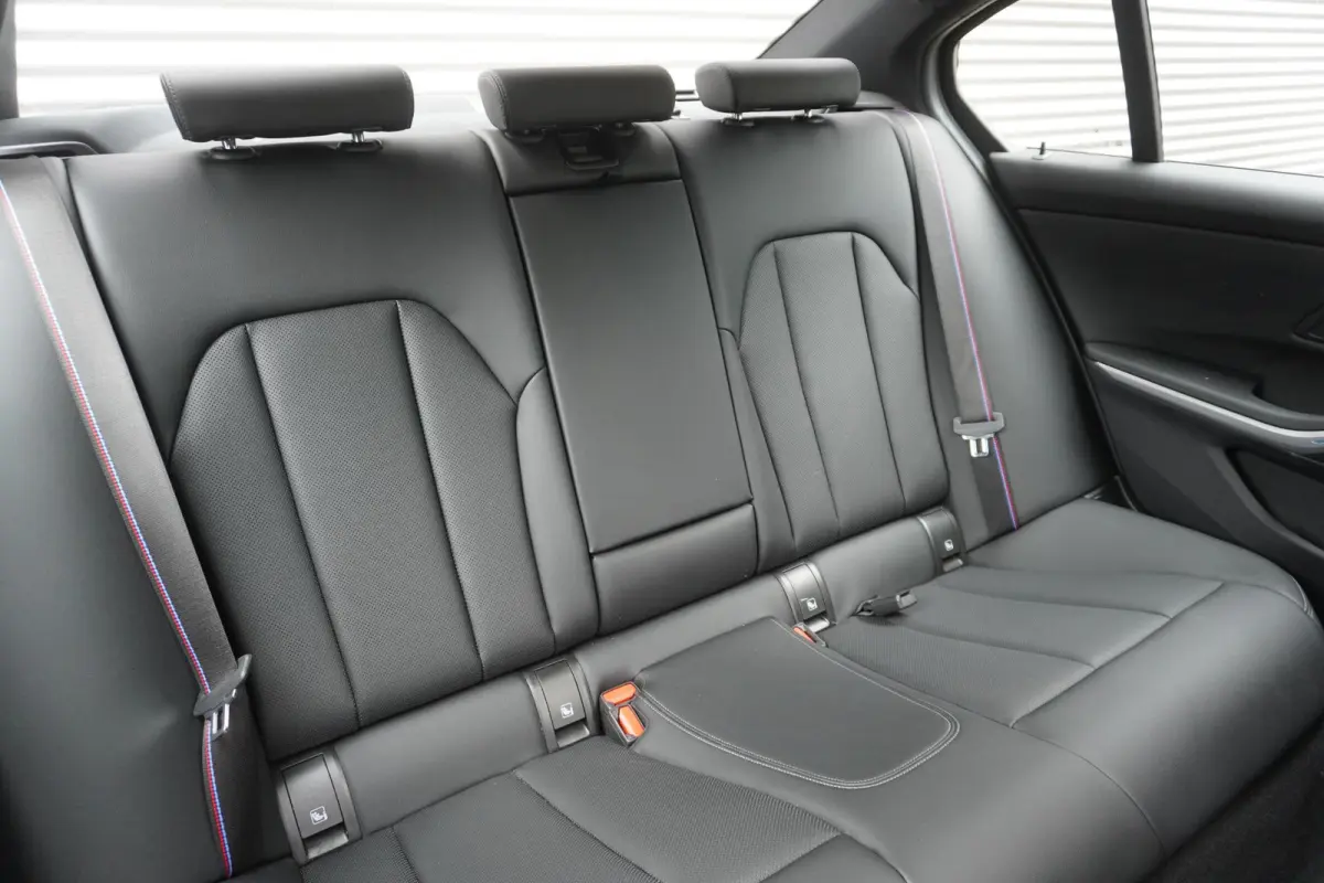 330e | SoH 100% | M Sportpakket Pro | Innovation Pack | Comfort Pack | Trekhaak met elektrisch wegklapbare kogel | Elektrisch bediend glazen schuif-/kanteldak | Comfort Access |