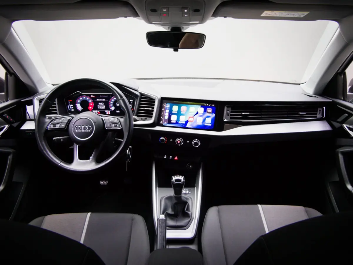 25 TFSI Sport (APPLE CARPLAY/ANDROID AUTO, CRUISE CONTROL, DIGITALE COCKPIT, BLUETOOTH, MULTIFUNCTIONEEL STUUR)