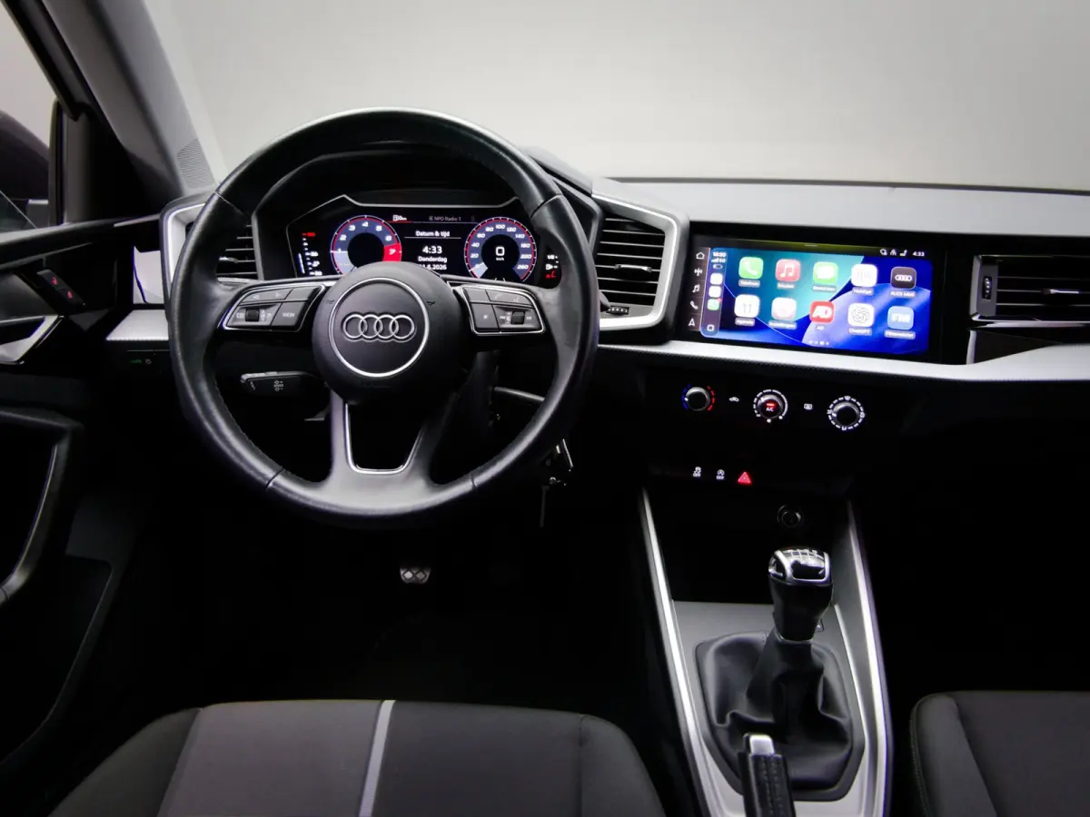 25 TFSI Sport (APPLE CARPLAY/ANDROID AUTO, CRUISE CONTROL, DIGITALE COCKPIT, BLUETOOTH, MULTIFUNCTIONEEL STUUR)