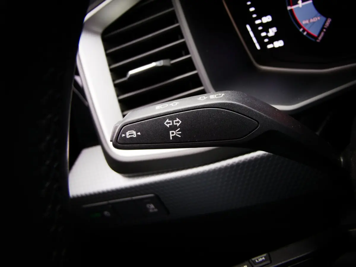 25 TFSI Sport (APPLE CARPLAY/ANDROID AUTO, CRUISE CONTROL, DIGITALE COCKPIT, BLUETOOTH, MULTIFUNCTIONEEL STUUR)