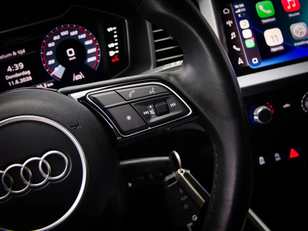 25 TFSI Sport (APPLE CARPLAY/ANDROID AUTO, CRUISE CONTROL, DIGITALE COCKPIT, BLUETOOTH, MULTIFUNCTIONEEL STUUR)