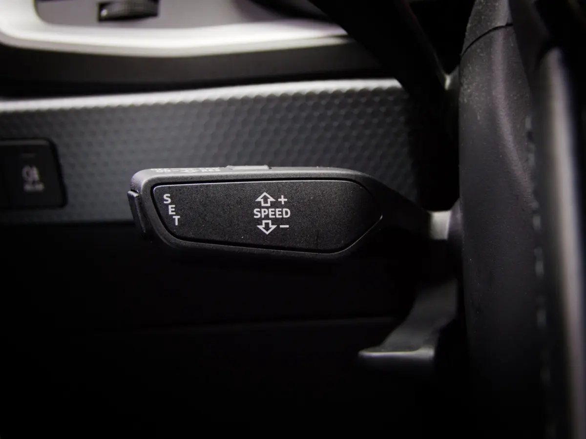 25 TFSI Sport (APPLE CARPLAY/ANDROID AUTO, CRUISE CONTROL, DIGITALE COCKPIT, BLUETOOTH, MULTIFUNCTIONEEL STUUR)