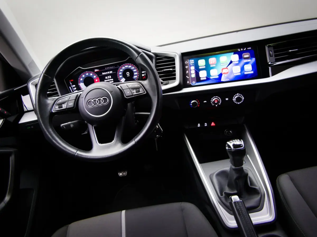 25 TFSI Sport (APPLE CARPLAY/ANDROID AUTO, CRUISE CONTROL, DIGITALE COCKPIT, BLUETOOTH, MULTIFUNCTIONEEL STUUR)