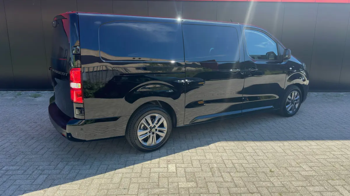 EV L3 DC 75 kWh | Achteruitrij Camera | Apple Carplay / Android Auto | Adaptieve Cruise Control | Navigatie | Dubbele Schuifdeur | Leder | Stoelmassage | Stoelverwarming | | Achterbank 3-per