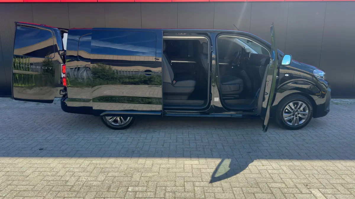 EV L3 DC 75 kWh | Achteruitrij Camera | Apple Carplay / Android Auto | Adaptieve Cruise Control | Navigatie | Dubbele Schuifdeur | Leder | Stoelmassage | Stoelverwarming | | Achterbank 3-per
