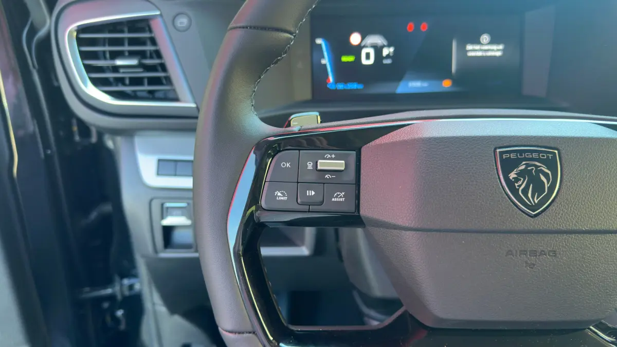 EV L3 DC 75 kWh | Achteruitrij Camera | Apple Carplay / Android Auto | Adaptieve Cruise Control | Navigatie | Dubbele Schuifdeur | Leder | Stoelmassage | Stoelverwarming | | Achterbank 3-per