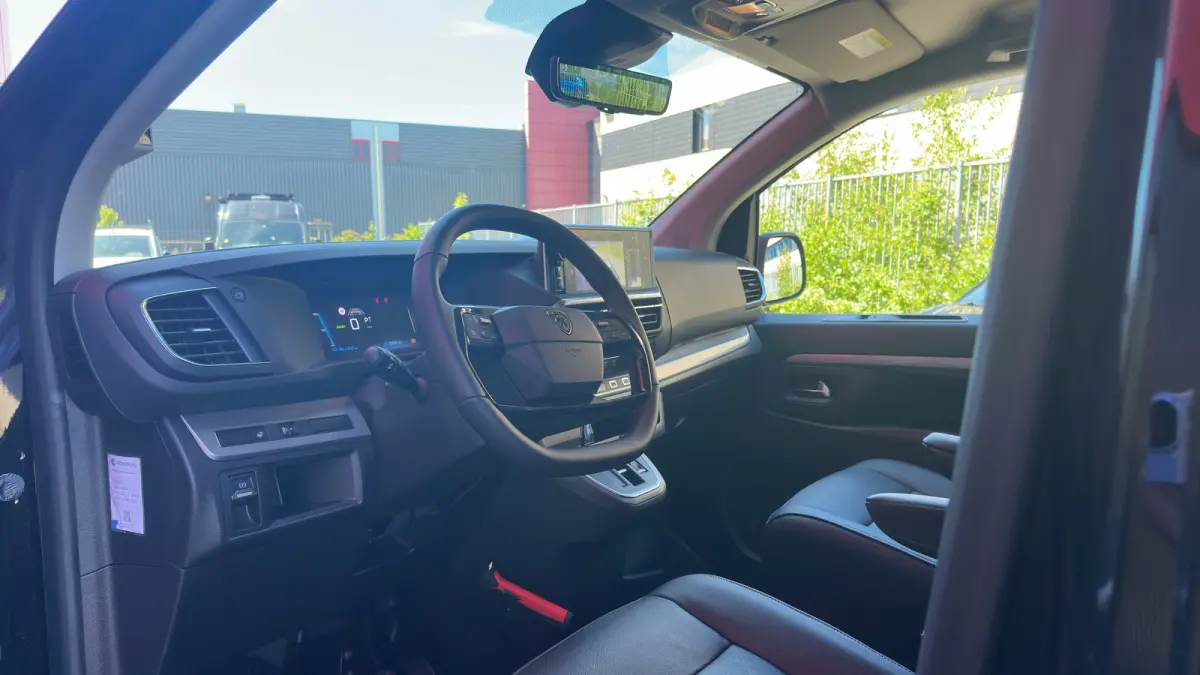 EV L3 DC 75 kWh | Achteruitrij Camera | Apple Carplay / Android Auto | Adaptieve Cruise Control | Navigatie | Dubbele Schuifdeur | Leder | Stoelmassage | Stoelverwarming | | Achterbank 3-per