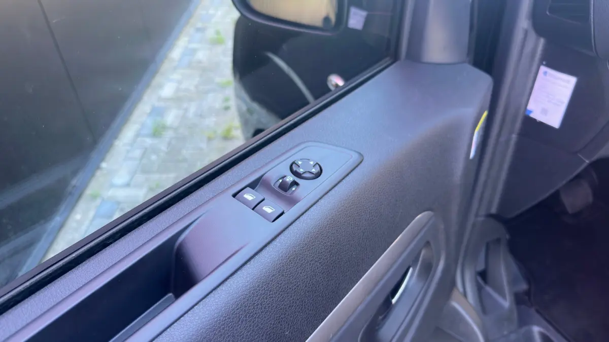 EV L3 DC 75 kWh | Achteruitrij Camera | Apple Carplay / Android Auto | Adaptieve Cruise Control | Navigatie | Dubbele Schuifdeur | Leder | Stoelmassage | Stoelverwarming | | Achterbank 3-per