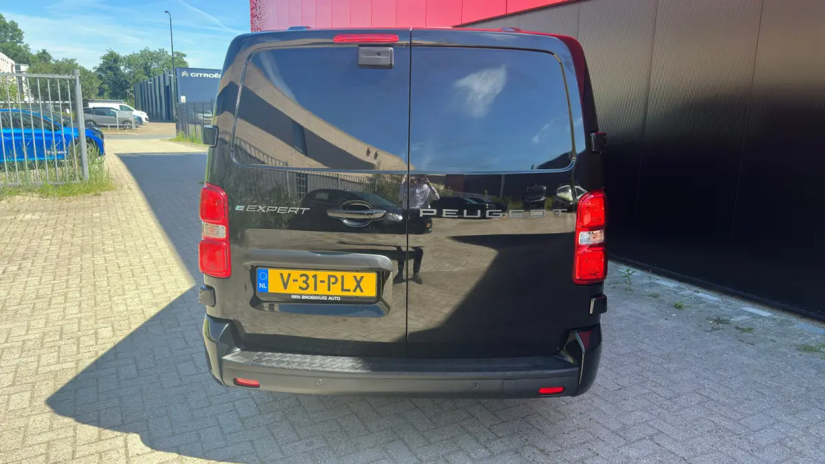 EV L3 DC 75 kWh | Achteruitrij Camera | Apple Carplay / Android Auto | Adaptieve Cruise Control | Navigatie | Dubbele Schuifdeur | Leder | Stoelmassage | Stoelverwarming | | Achterbank 3-per