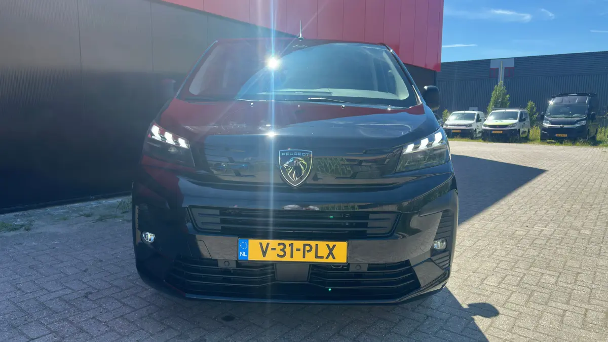 EV L3 DC 75 kWh | Achteruitrij Camera | Apple Carplay / Android Auto | Adaptieve Cruise Control | Navigatie | Dubbele Schuifdeur | Leder | Stoelmassage | Stoelverwarming | | Achterbank 3-per