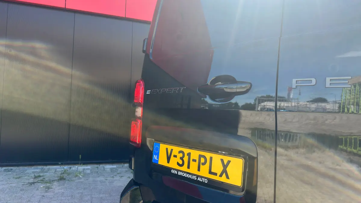 EV L3 DC 75 kWh | Achteruitrij Camera | Apple Carplay / Android Auto | Adaptieve Cruise Control | Navigatie | Dubbele Schuifdeur | Leder | Stoelmassage | Stoelverwarming | | Achterbank 3-per