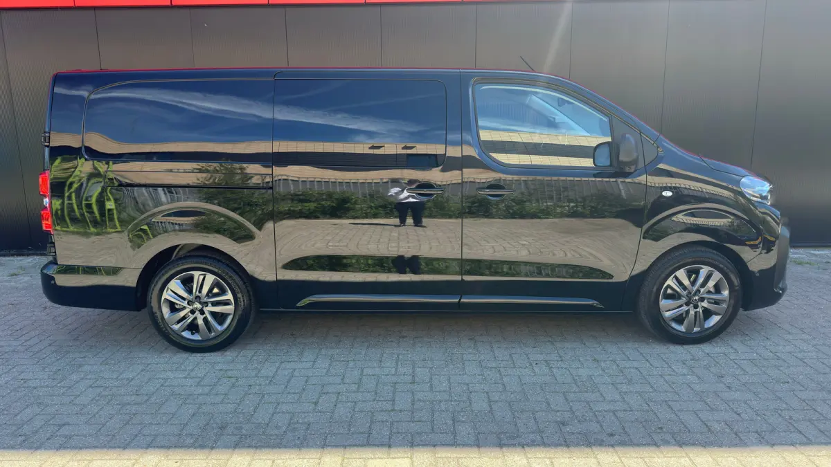 EV L3 DC 75 kWh | Achteruitrij Camera | Apple Carplay / Android Auto | Adaptieve Cruise Control | Navigatie | Dubbele Schuifdeur | Leder | Stoelmassage | Stoelverwarming | | Achterbank 3-per