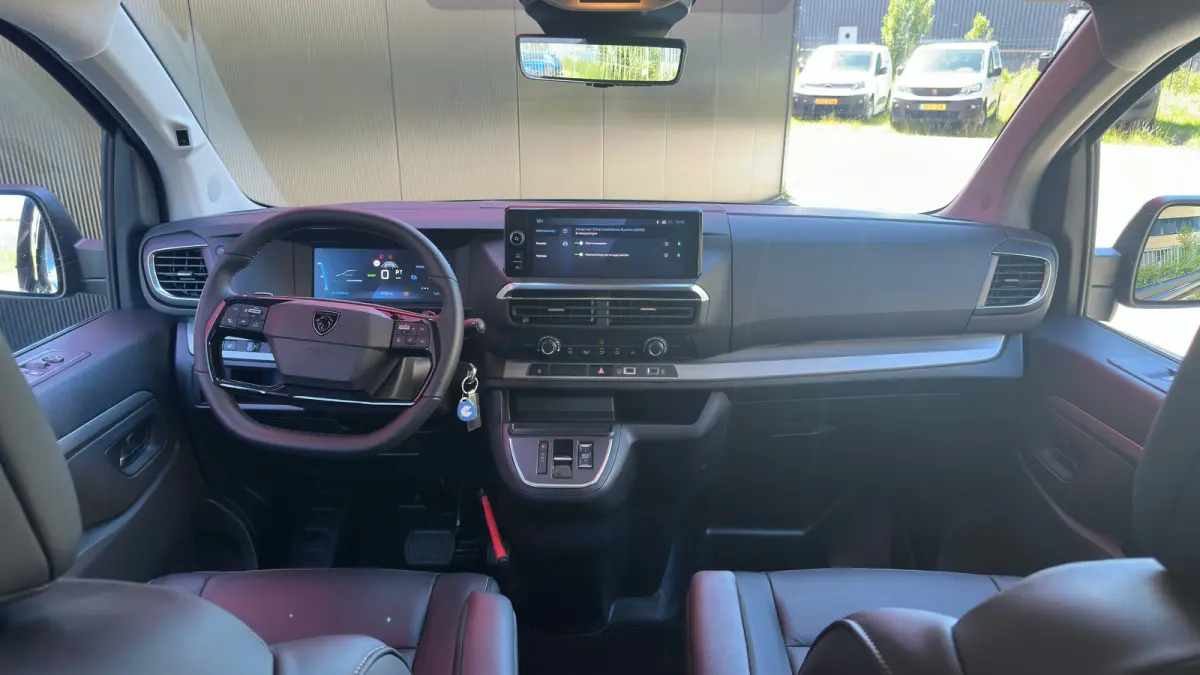 EV L3 DC 75 kWh | Achteruitrij Camera | Apple Carplay / Android Auto | Adaptieve Cruise Control | Navigatie | Dubbele Schuifdeur | Leder | Stoelmassage | Stoelverwarming | | Achterbank 3-per