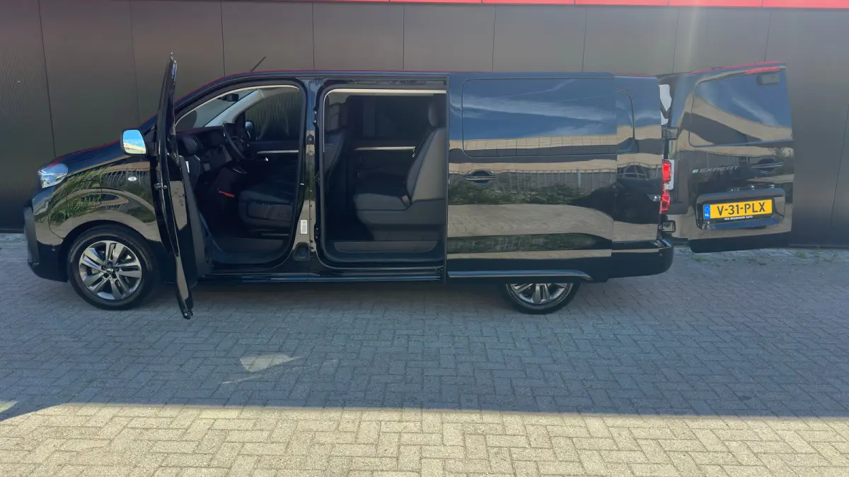 EV L3 DC 75 kWh | Achteruitrij Camera | Apple Carplay / Android Auto | Adaptieve Cruise Control | Navigatie | Dubbele Schuifdeur | Leder | Stoelmassage | Stoelverwarming | | Achterbank 3-per