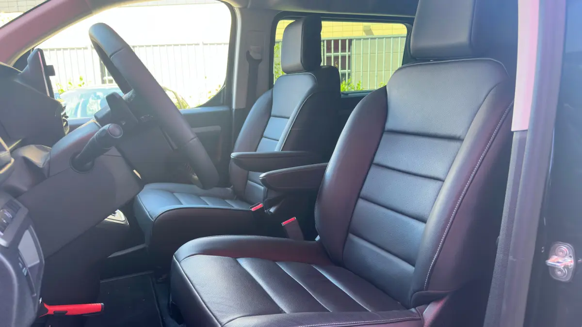 EV L3 DC 75 kWh | Achteruitrij Camera | Apple Carplay / Android Auto | Adaptieve Cruise Control | Navigatie | Dubbele Schuifdeur | Leder | Stoelmassage | Stoelverwarming | | Achterbank 3-per