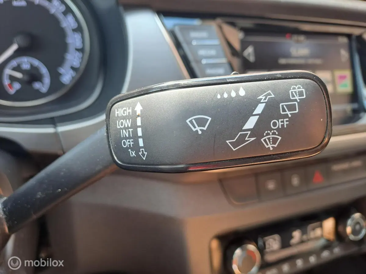 1.0 TSI Sport Business