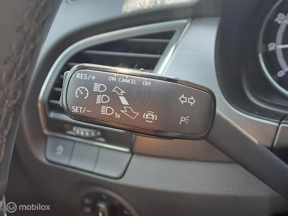 1.0 TSI Sport Business