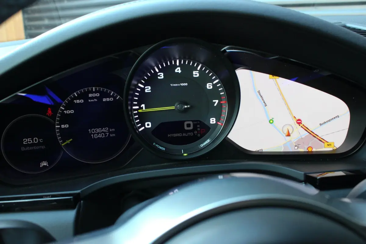 3.0 E-Hybrid FULL BLACK / PANO-DAK / SPORT CHRONO / LUCHTVERING / TREKHAAK / NAVIGATIE/ONDERHOUDSHISTORY / CARPLAY