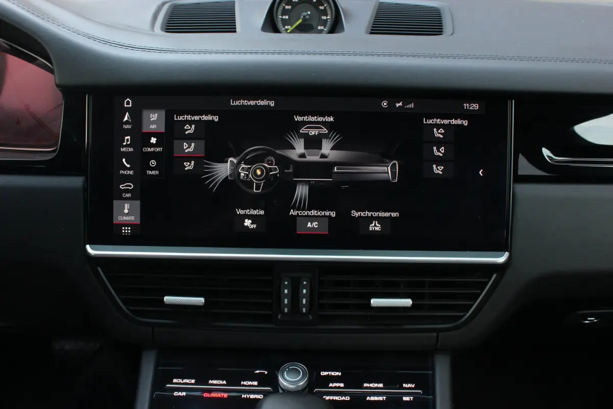 3.0 E-Hybrid FULL BLACK / PANO-DAK / SPORT CHRONO / LUCHTVERING / TREKHAAK / NAVIGATIE/ONDERHOUDSHISTORY / CARPLAY