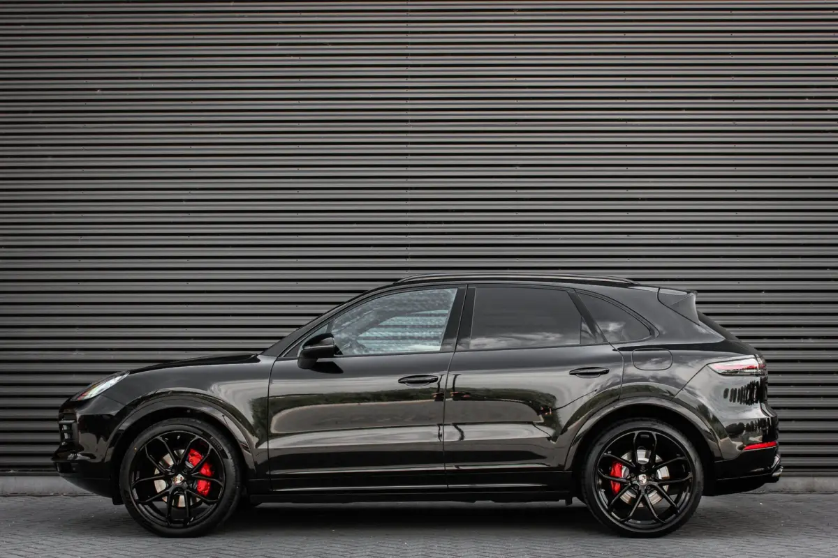 3.0 E-Hybrid FULL BLACK / PANO-DAK / SPORT CHRONO / LUCHTVERING / TREKHAAK / NAVIGATIE/ONDERHOUDSHISTORY / CARPLAY
