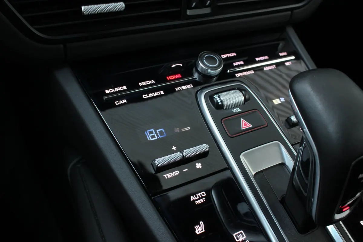 3.0 E-Hybrid FULL BLACK / PANO-DAK / SPORT CHRONO / LUCHTVERING / TREKHAAK / NAVIGATIE/ONDERHOUDSHISTORY / CARPLAY