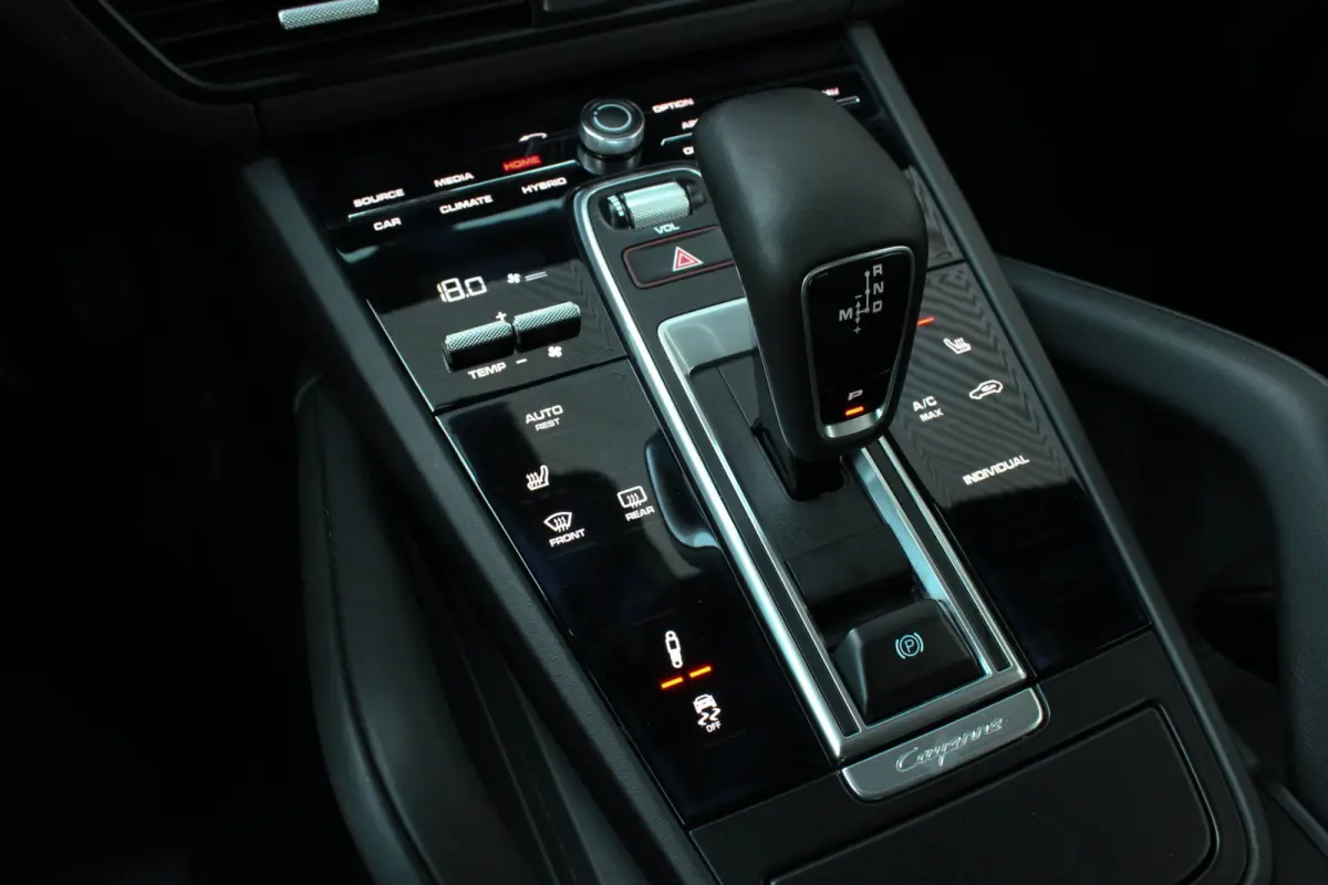 3.0 E-Hybrid FULL BLACK / PANO-DAK / SPORT CHRONO / LUCHTVERING / TREKHAAK / NAVIGATIE/ONDERHOUDSHISTORY / CARPLAY