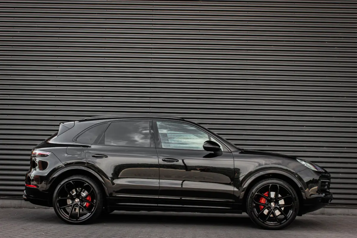 3.0 E-Hybrid FULL BLACK / PANO-DAK / SPORT CHRONO / LUCHTVERING / TREKHAAK / NAVIGATIE/ONDERHOUDSHISTORY / CARPLAY