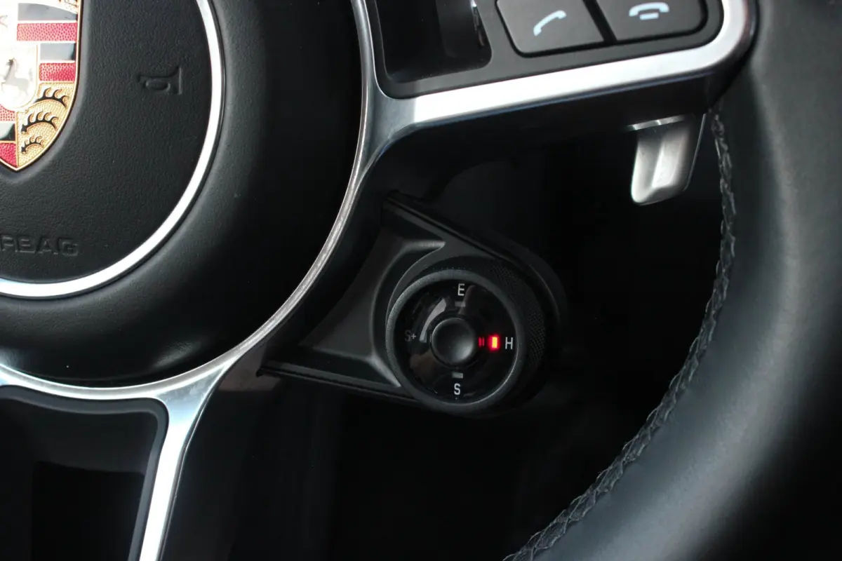3.0 E-Hybrid FULL BLACK / PANO-DAK / SPORT CHRONO / LUCHTVERING / TREKHAAK / NAVIGATIE/ONDERHOUDSHISTORY / CARPLAY