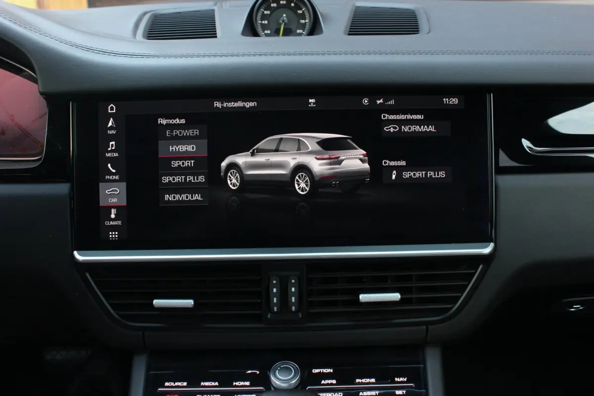 3.0 E-Hybrid FULL BLACK / PANO-DAK / SPORT CHRONO / LUCHTVERING / TREKHAAK / NAVIGATIE/ONDERHOUDSHISTORY / CARPLAY