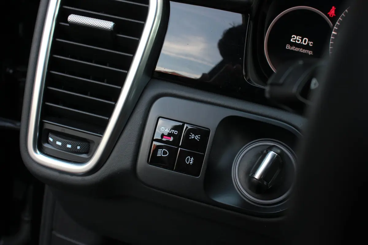 3.0 E-Hybrid FULL BLACK / PANO-DAK / SPORT CHRONO / LUCHTVERING / TREKHAAK / NAVIGATIE/ONDERHOUDSHISTORY / CARPLAY
