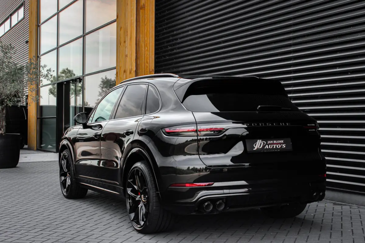 3.0 E-Hybrid FULL BLACK / PANO-DAK / SPORT CHRONO / LUCHTVERING / TREKHAAK / NAVIGATIE/ONDERHOUDSHISTORY / CARPLAY