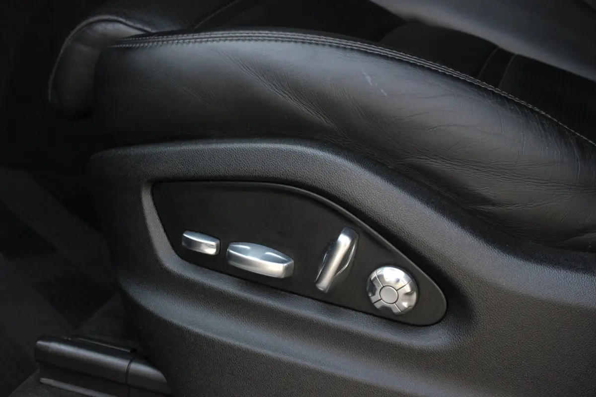 3.0 E-Hybrid FULL BLACK / PANO-DAK / SPORT CHRONO / LUCHTVERING / TREKHAAK / NAVIGATIE/ONDERHOUDSHISTORY / CARPLAY