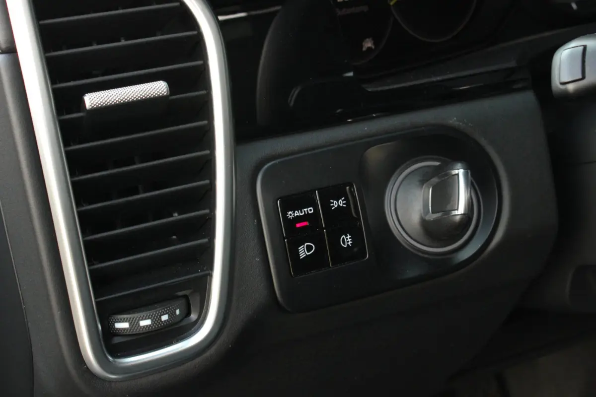 3.0 E-Hybrid FULL BLACK / PANO-DAK / SPORT CHRONO / LUCHTVERING / TREKHAAK / NAVIGATIE/ONDERHOUDSHISTORY / CARPLAY