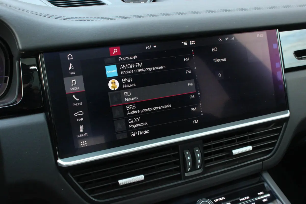 3.0 E-Hybrid FULL BLACK / PANO-DAK / SPORT CHRONO / LUCHTVERING / TREKHAAK / NAVIGATIE/ONDERHOUDSHISTORY / CARPLAY