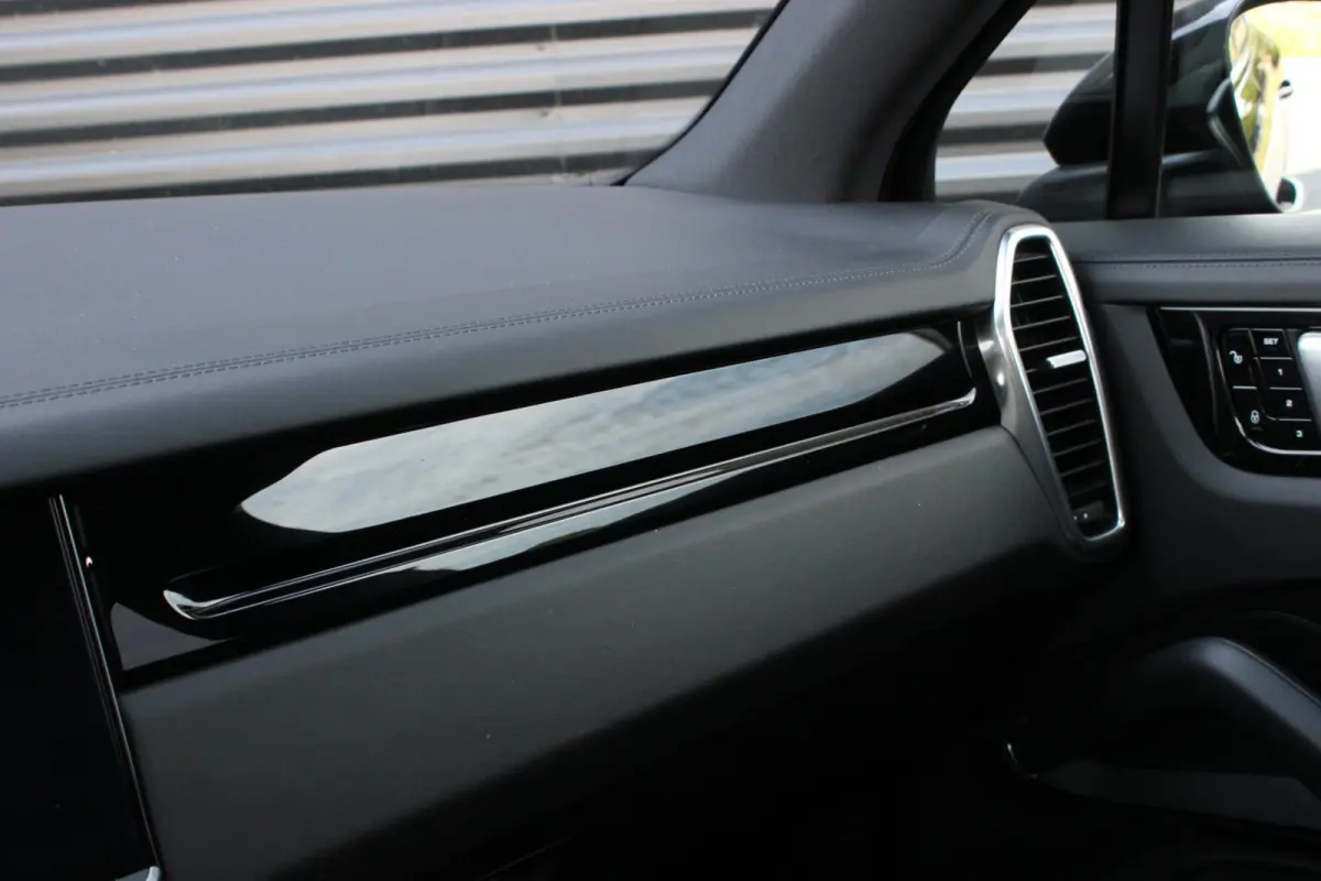 3.0 E-Hybrid FULL BLACK / PANO-DAK / SPORT CHRONO / LUCHTVERING / TREKHAAK / NAVIGATIE/ONDERHOUDSHISTORY / CARPLAY