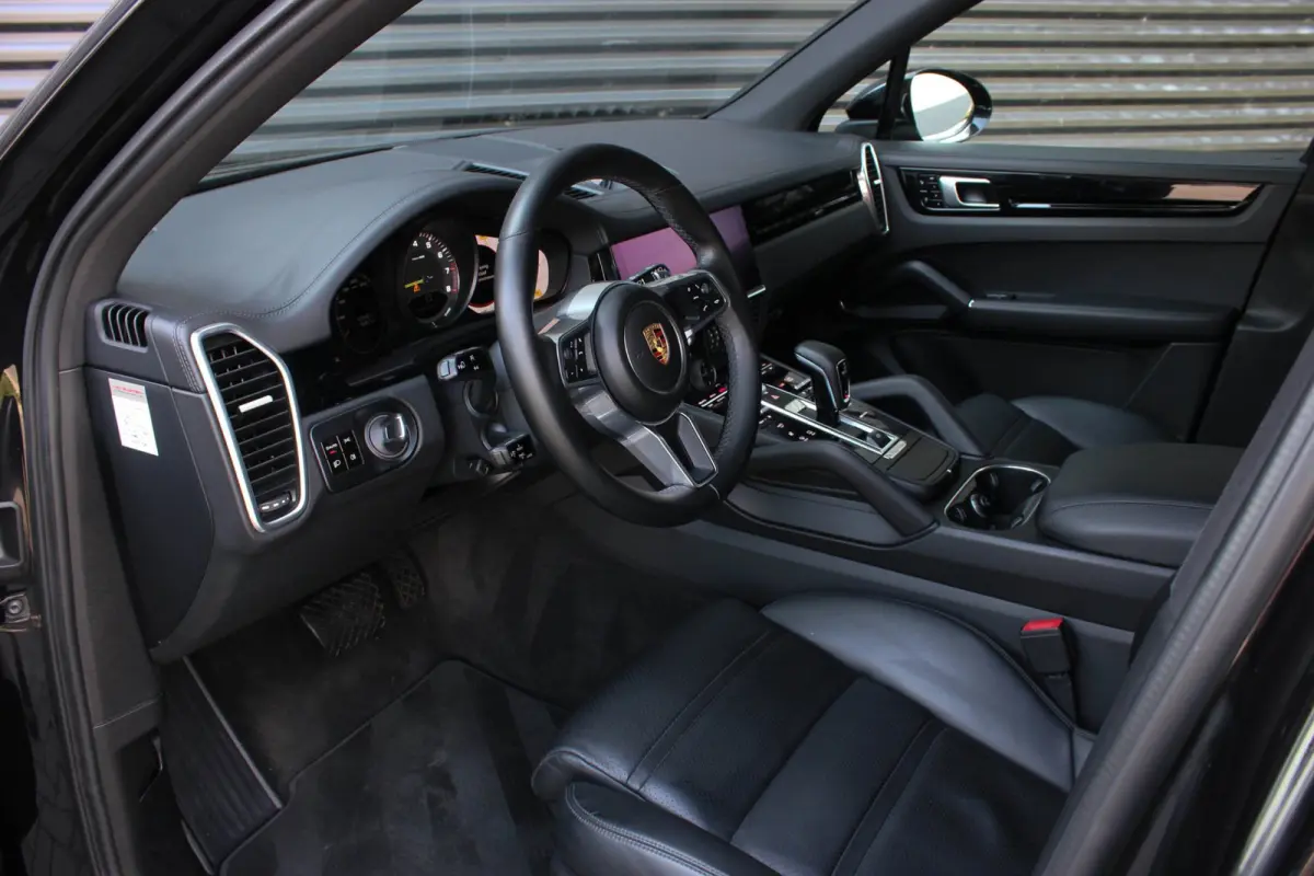 3.0 E-Hybrid FULL BLACK / PANO-DAK / SPORT CHRONO / LUCHTVERING / TREKHAAK / NAVIGATIE/ONDERHOUDSHISTORY / CARPLAY