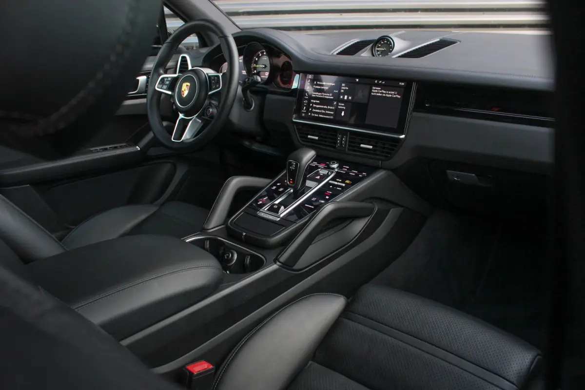 3.0 E-Hybrid FULL BLACK / PANO-DAK / SPORT CHRONO / LUCHTVERING / TREKHAAK / NAVIGATIE/ONDERHOUDSHISTORY / CARPLAY
