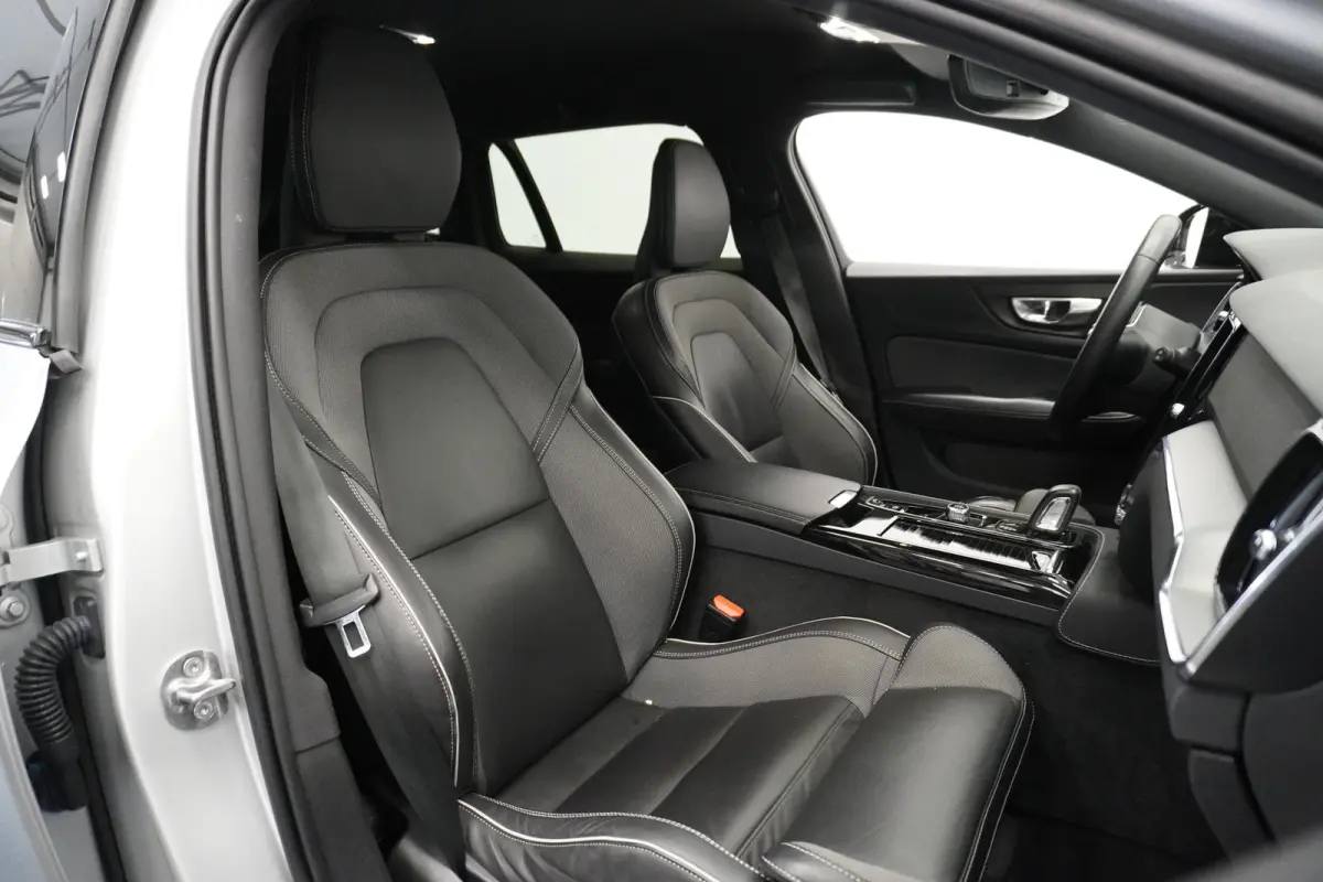 2.0 T6 Recharge 340PK AWD R-Design 12MND Garantie | Camera | Memory | Stoel & Stuur verw. | €29.900,- incl. BTW