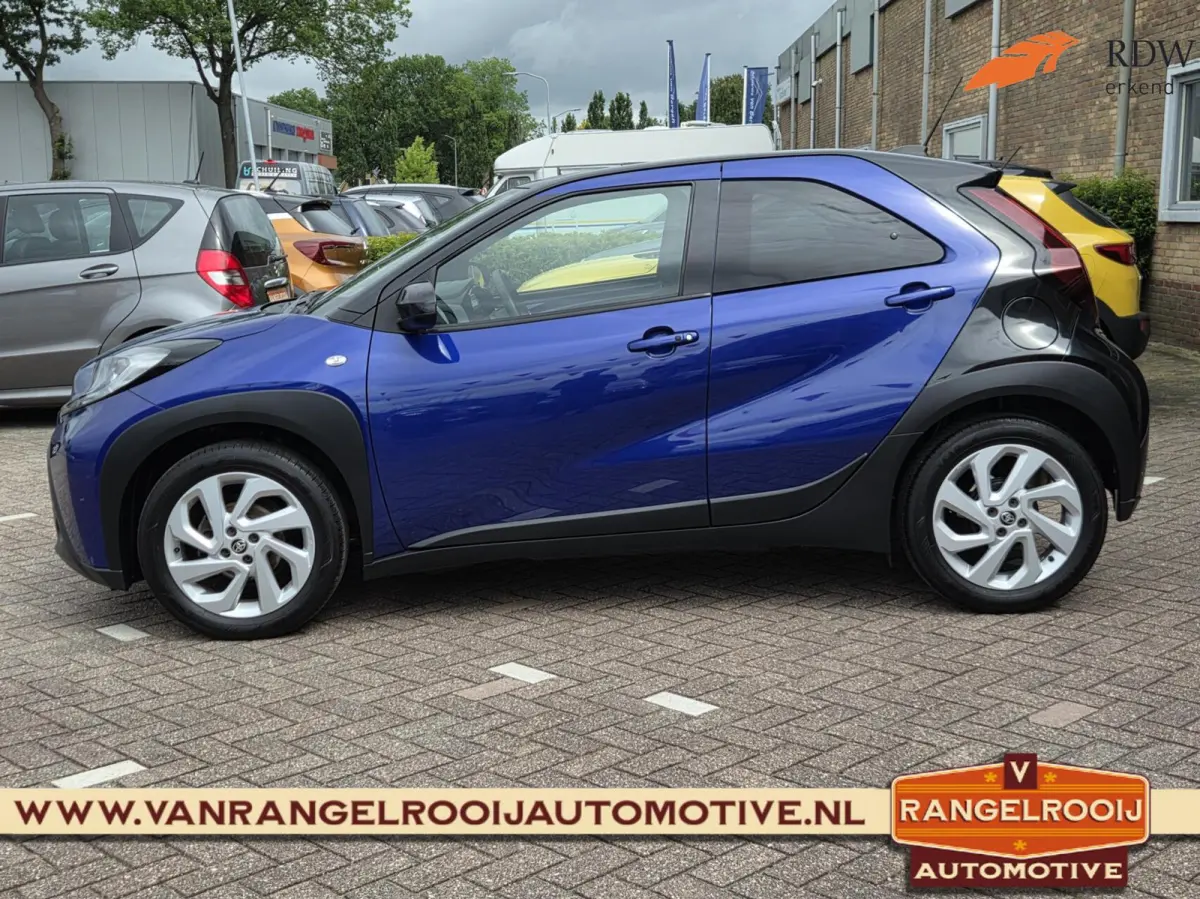 1.0 VVT-i Pulse, ACC, stoelverw., clima, camera, 17" lmv