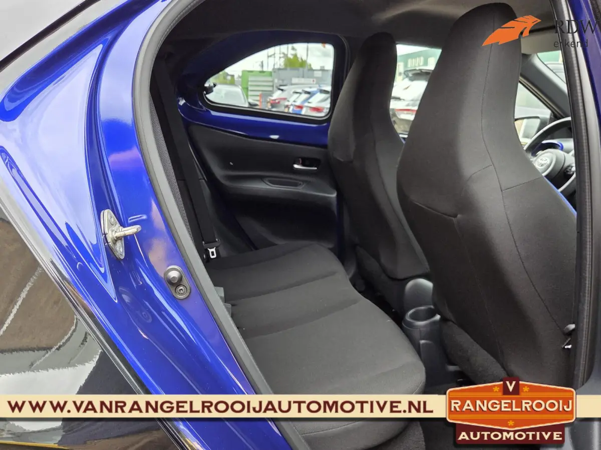 1.0 VVT-i Pulse, ACC, stoelverw., clima, camera, 17" lmv