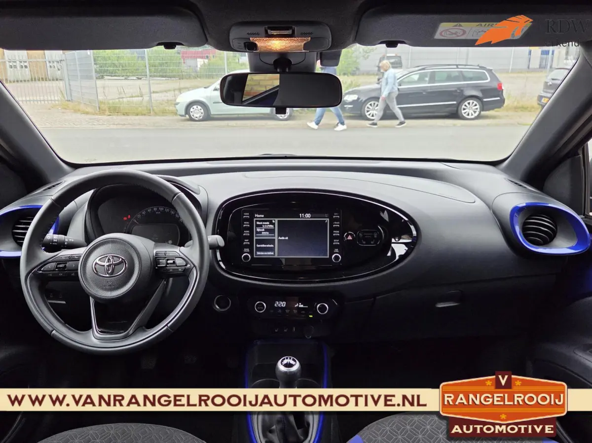1.0 VVT-i Pulse, ACC, stoelverw., clima, camera, 17" lmv