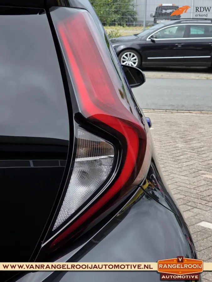 1.0 VVT-i Pulse, ACC, stoelverw., clima, camera, 17" lmv
