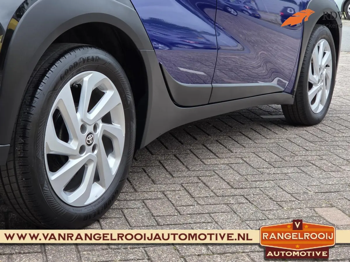 1.0 VVT-i Pulse, ACC, stoelverw., clima, camera, 17" lmv