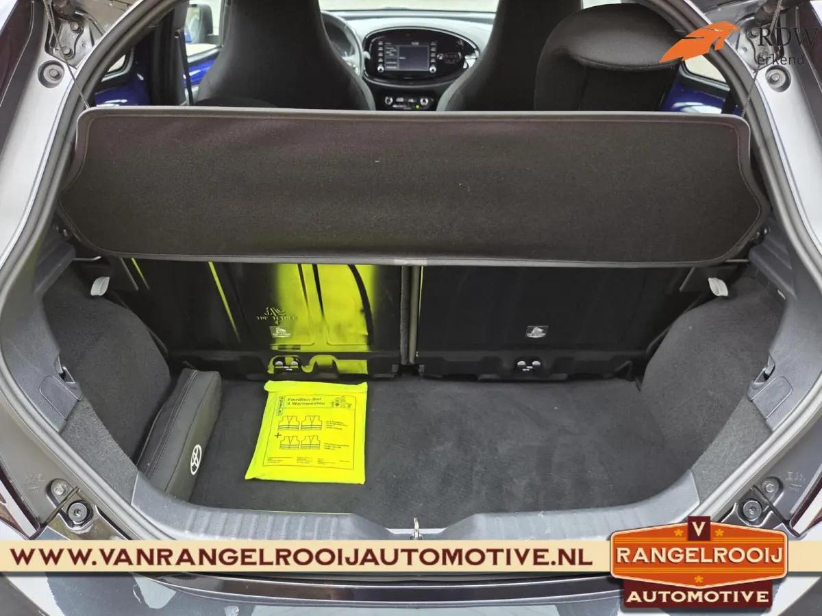 1.0 VVT-i Pulse, ACC, stoelverw., clima, camera, 17" lmv
