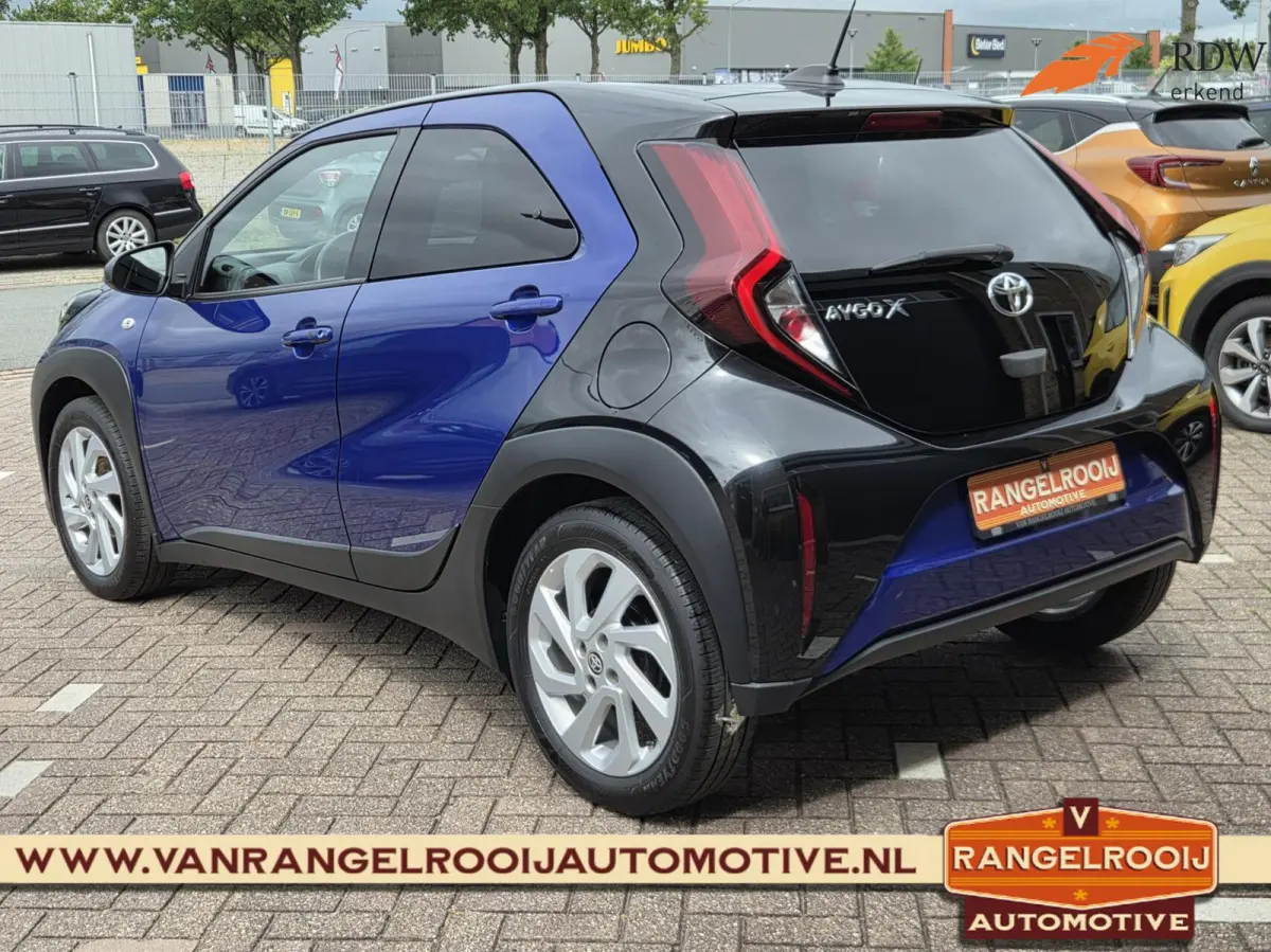 1.0 VVT-i Pulse, ACC, stoelverw., clima, camera, 17" lmv
