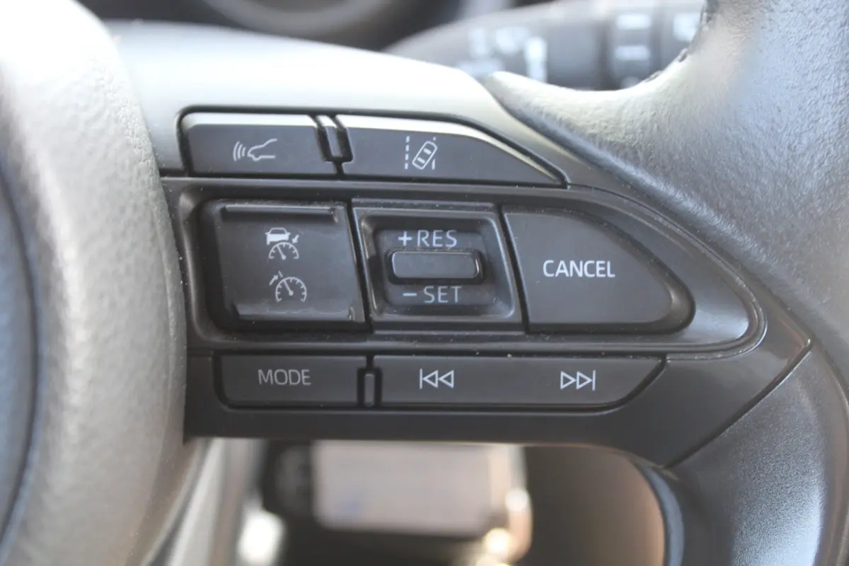 1.5 Hybrid Active l Adaptief Cruise Control l Lane Assist l Achteruitrijcamera l Climate control l Apple carplay/ android auto l Elektrisch inklapbare buitenspiegels l Verwarmbare Spiegels l