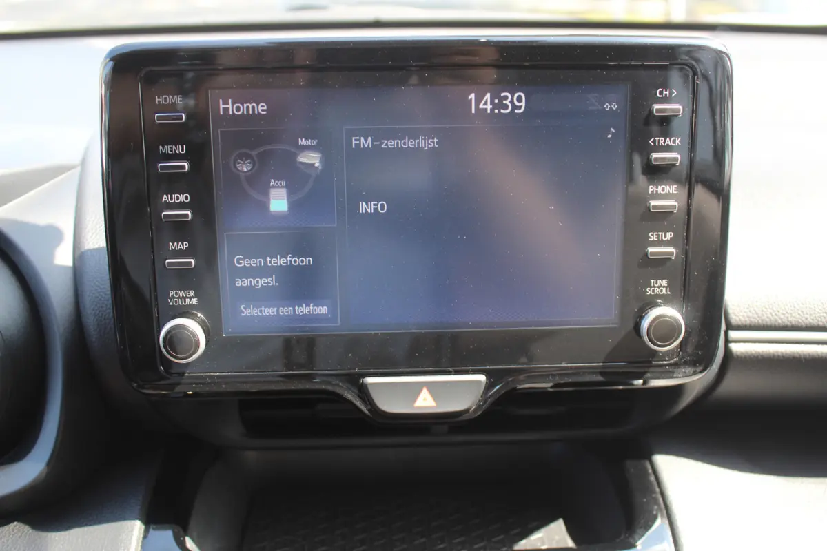 1.5 Hybrid Active l Adaptief Cruise Control l Lane Assist l Achteruitrijcamera l Climate control l Apple carplay/ android auto l Elektrisch inklapbare buitenspiegels l Verwarmbare Spiegels l
