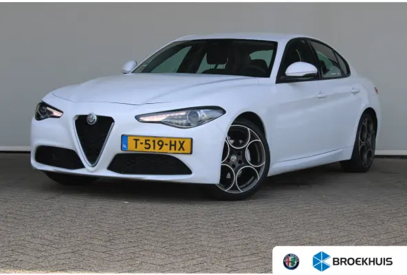 2.0T | 19` lichtmetalen velgen | Climate control | Keyless start | Cruise control