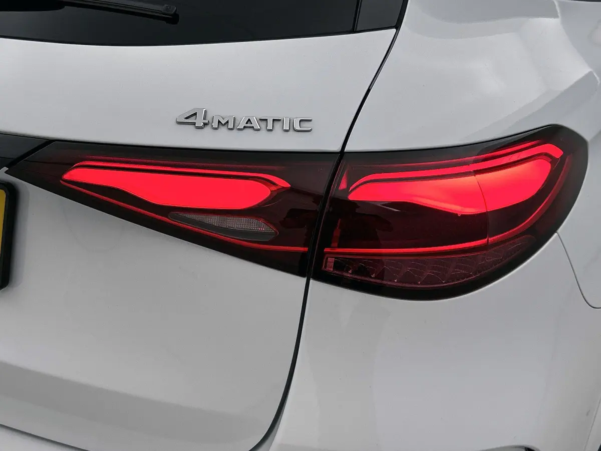 4MATIC AMG Line | Automaat | Panorama dak | Matrix LED | Burmester 3D | MANUFAKTUR Opalite White | Dashcam | Trekhaak | Heads-Up Display | 4-Zone Climate control | Apple Carplay / Android Au