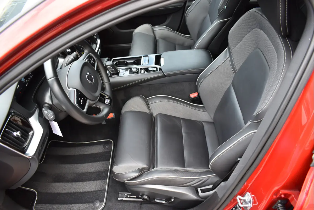 2.0 T6 AWD Twin Engine R-Design Navi Leder Full Led Camera